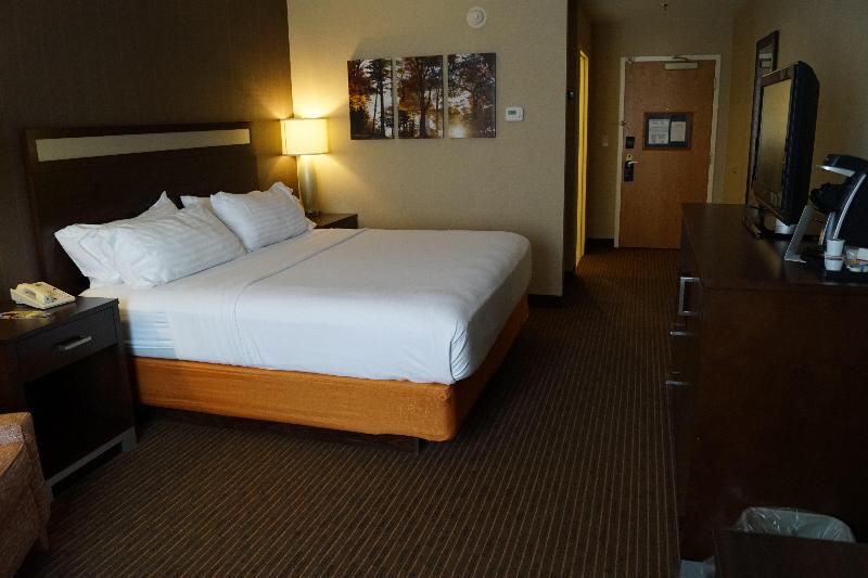 Номер Стандарт, Holiday Inn Express Hotel & Suites Watertown   Thousand Islands, An Ihg