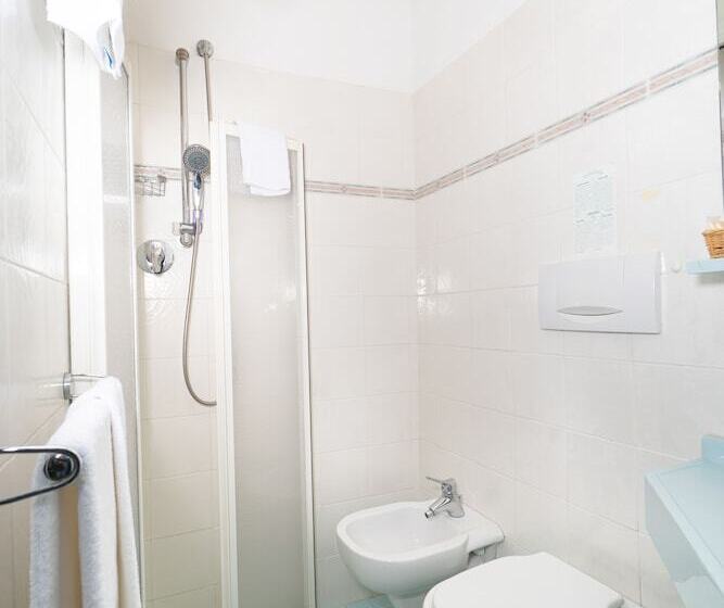 Economy Triple Room, Sampaoli