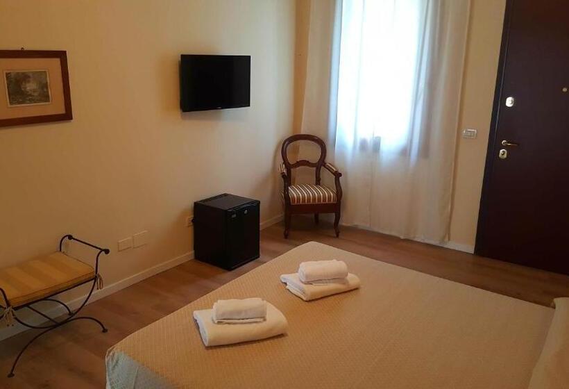 اتاق استاندارد با چشم‌انداز استخر, B&b Villa Fiorini
