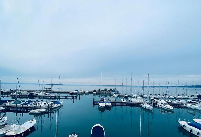 اتاق استاندارد با چشم‌انداز دریاچه, Albergo La Pescatrice