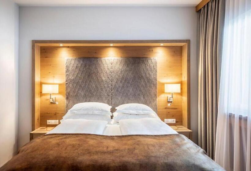 Четырехместный Номер Стандарт с Балконом, Quellenhof Luxury Resort Passeier