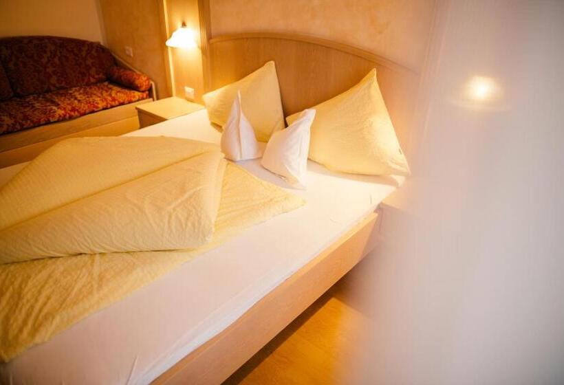 اتاق استاندارد سه نفره, Pension Sonnegg