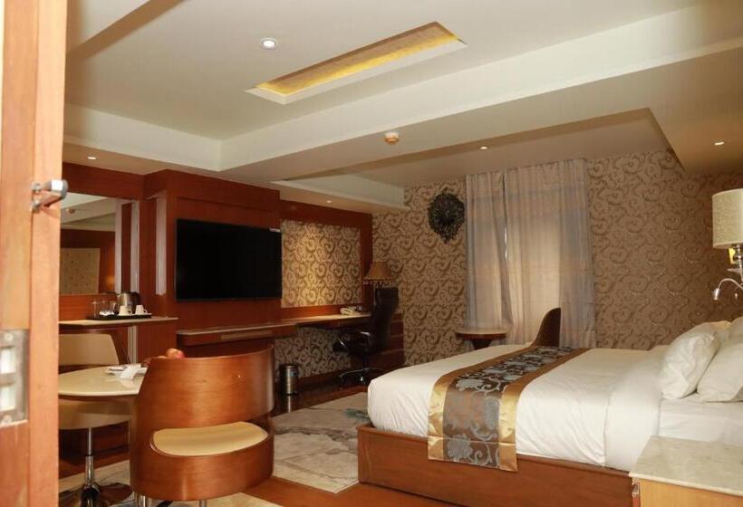 Студия Стандарт, The Hotel Park