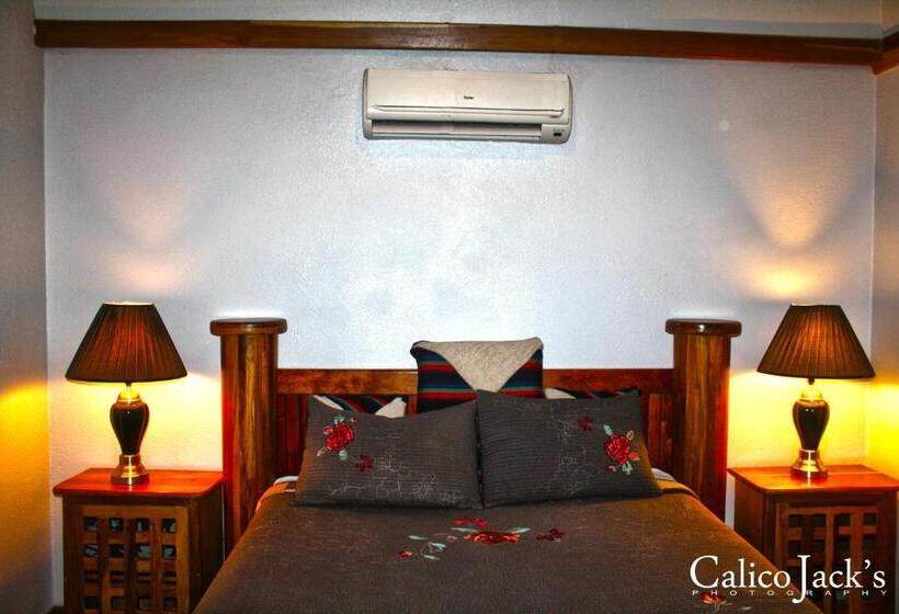 اتاق استاندارد سه نفره, Calico Jack's Resort