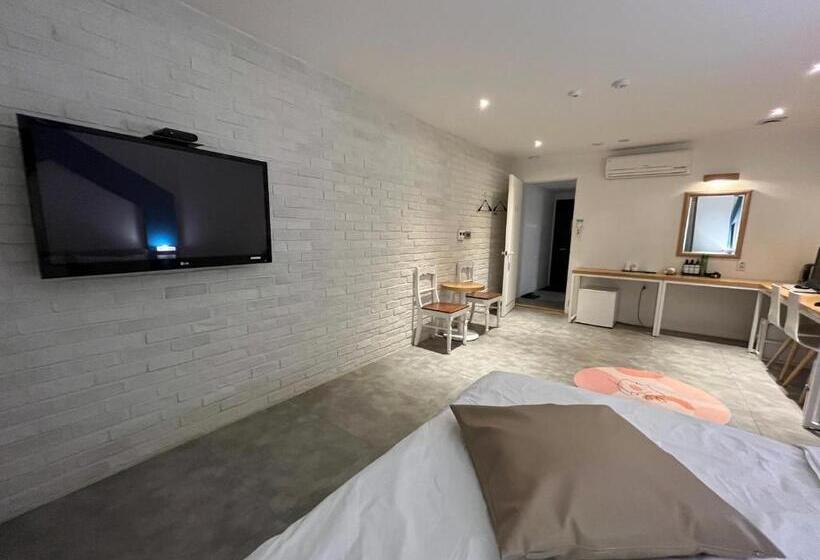 Habitació Deluxe, Yaja Hwajeong Station