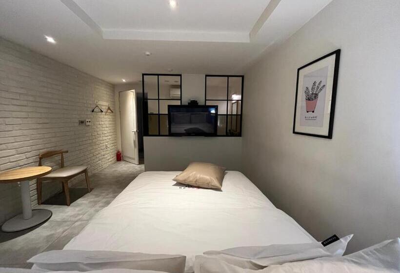 Habitació Deluxe, Yaja Hwajeong Station