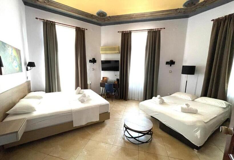 Quarto Quádruplo Deluxe, Augustos