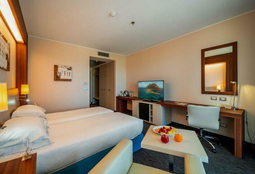 Номер Deluxe с Балконом, Delta Hotels By Marriott Olbia Sardinia