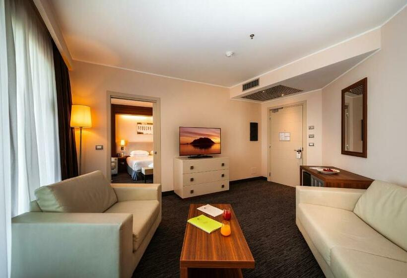 Люкс с Балконом, Delta Hotels By Marriott Olbia Sardinia