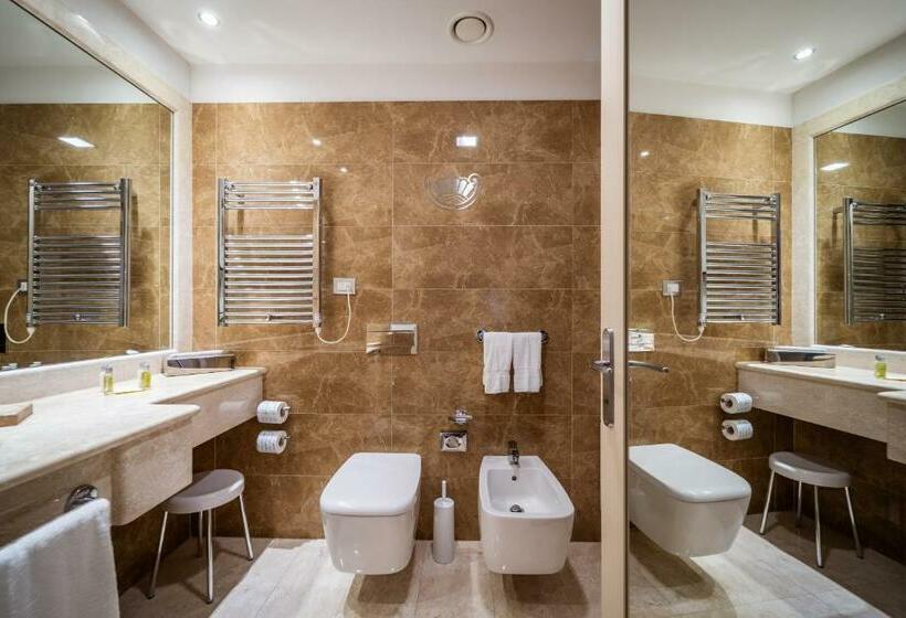 Номер Deluxe с Балконом, Delta Hotels By Marriott Olbia Sardinia