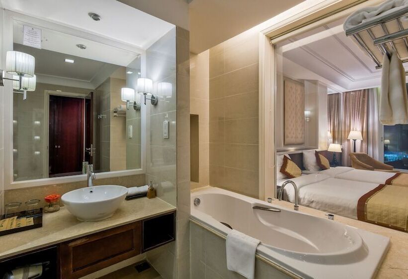 اتاق لوکس سه تخته, La Sapinette Hotel Dalat