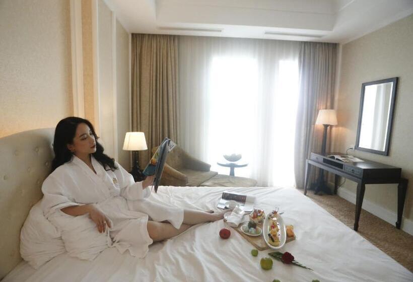 اتاق لوکس با چشم‌انداز شهر, La Sapinette Hotel Dalat