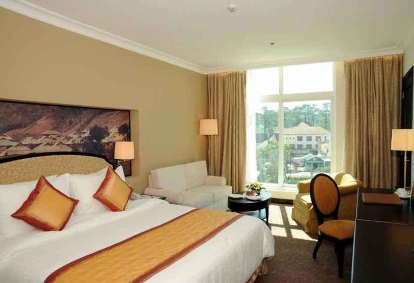 اتاق لوکس با چشم‌انداز شهر, La Sapinette Hotel Dalat