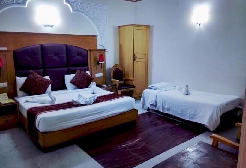 Трехместный Номер Deluxe, Nahargarh Haveli
