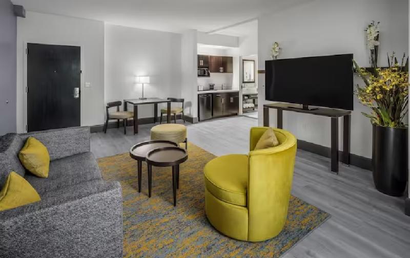 キングサイズベッドのスイートルーム, Doubletree By Hilton Sarasota Bradenton Airport