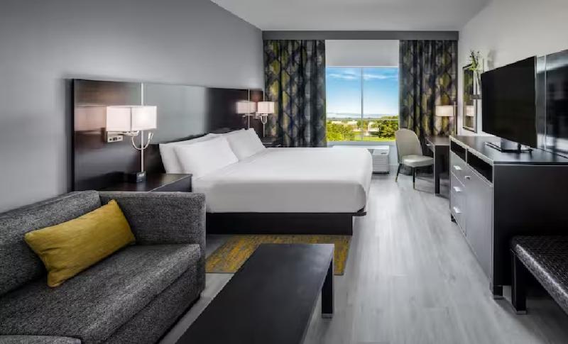 キングサイズベッドのスタンダードルーム, Doubletree By Hilton Sarasota Bradenton Airport