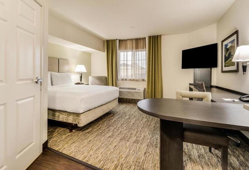 스탠다드 스튜디오, Candlewood Suites Portland Airport, An Ihg