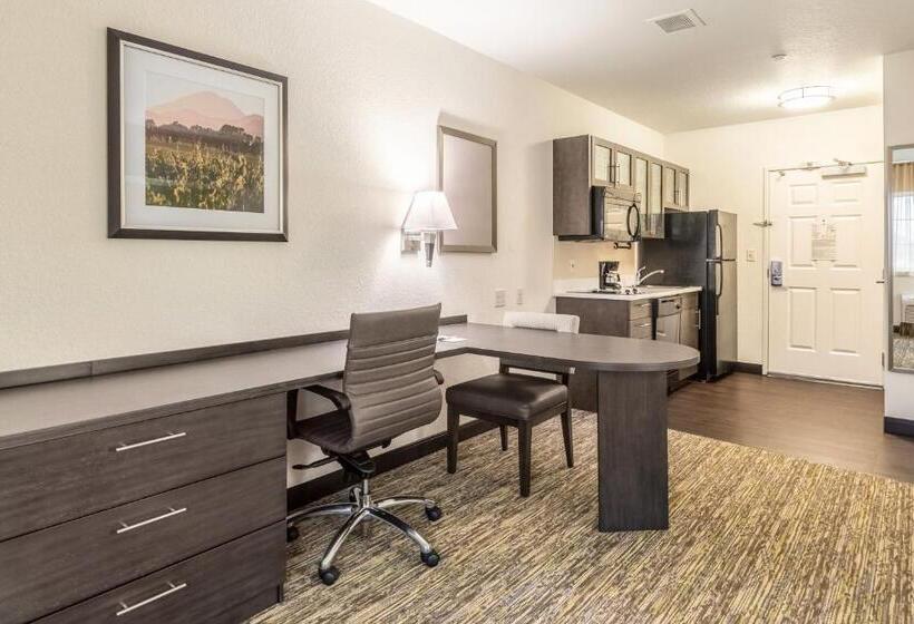 스위트, Candlewood Suites Portland Airport, An Ihg