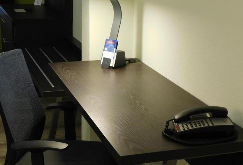 适合残疾人士使用的带超级大床的标准间, Holiday Inn Express   Coventry S   West Warwick Area, An Ihg