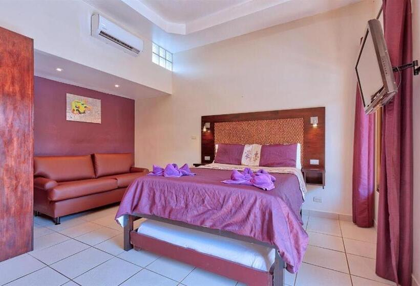 سوییت با چشم‌انداز استخر, Las Brisas Resort And Villas