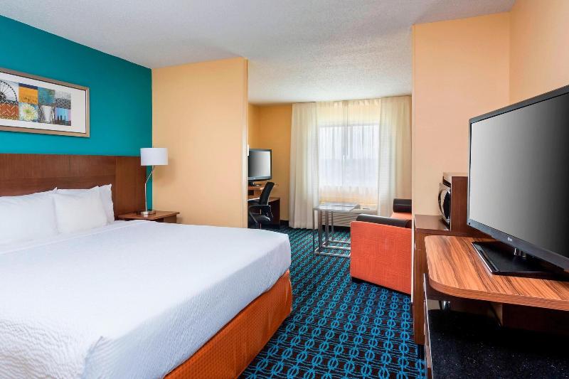 带大床的标准工作室, Hampton Inn & Suites Syracuse Dewitt
