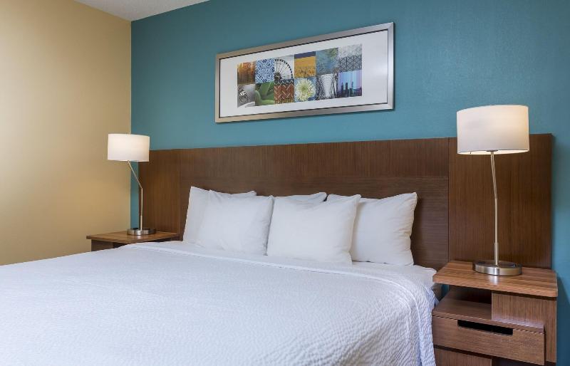 带大床的标准工作室, Hampton Inn & Suites Syracuse Dewitt