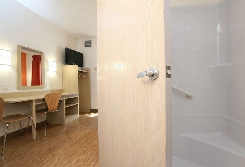 Номер Стандарт 2 Двуспальные Кровати, Motel 6colchester, Vt  Burlington