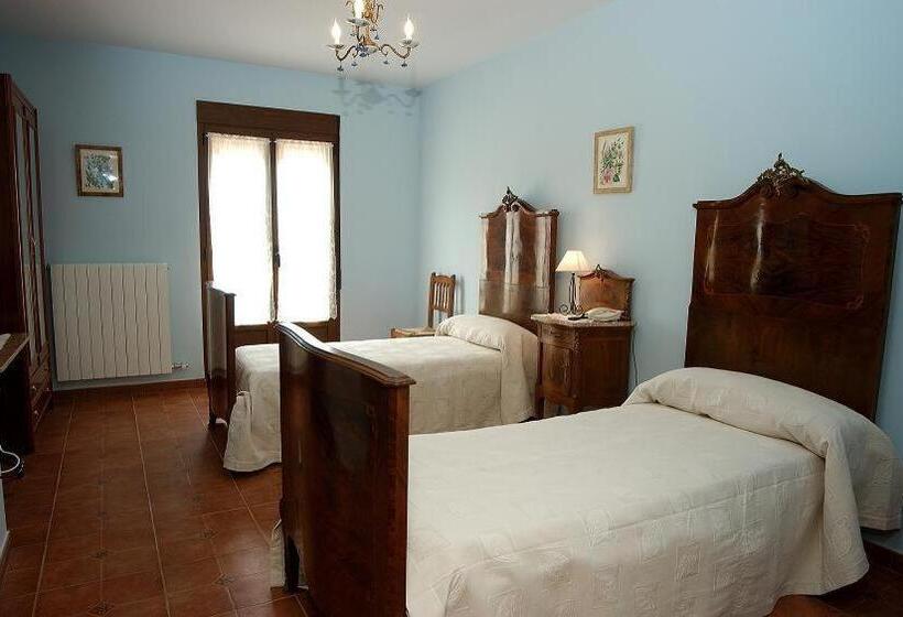 חדר סטנדרט לשלושה, Masia Del Cura