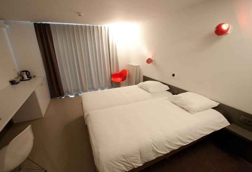 스탠다드 룸, Corbie Geel