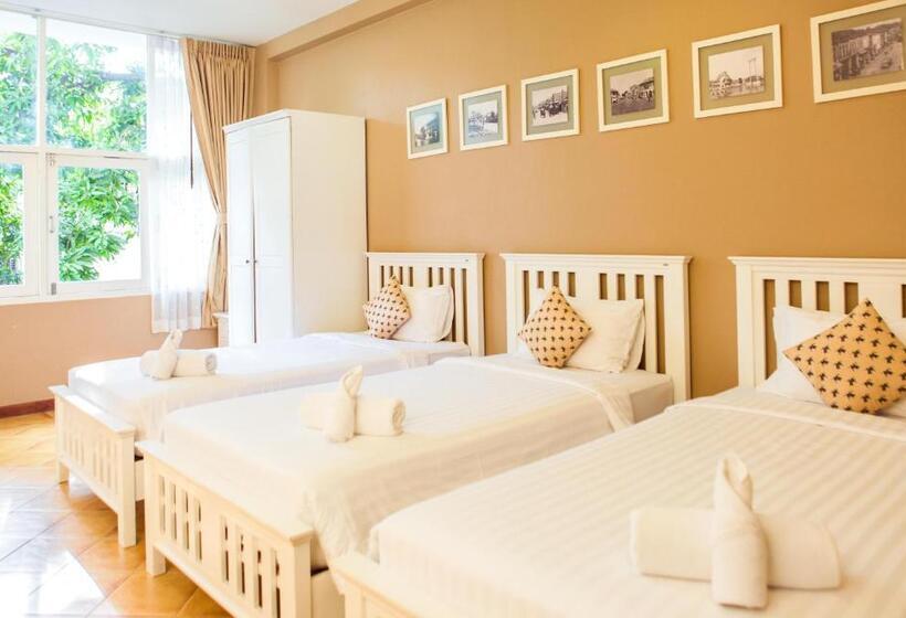 اتاق استاندارد سه نفره, Feung Nakorn Balcony Rooms And Cafe
