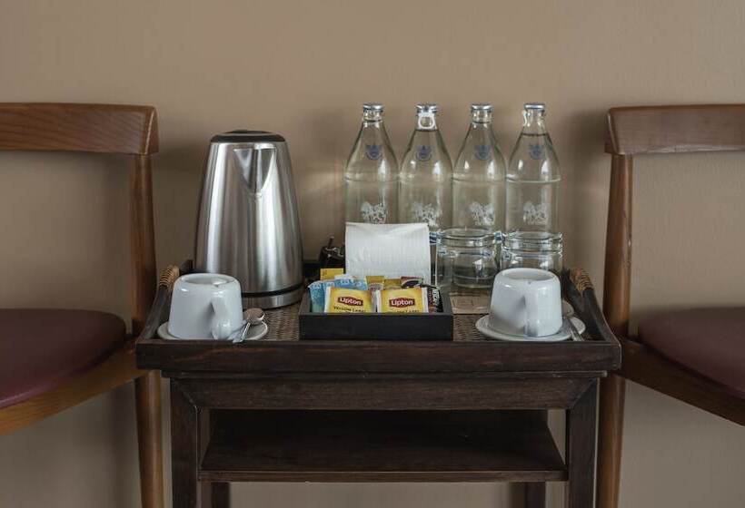 اتاق خانوادگی با سرویس بهداشتی مشترک, Feung Nakorn Balcony Rooms And Cafe