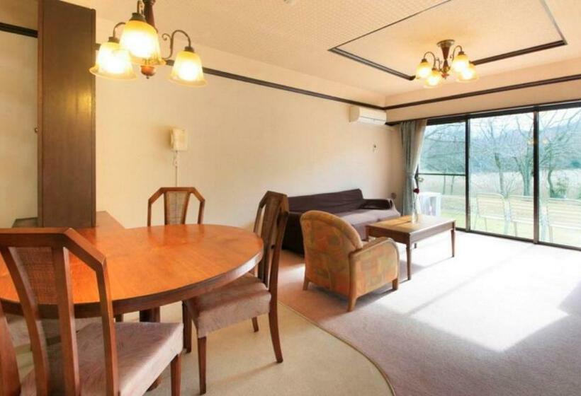 Семейный Номер, Izu Ippeki Lake Lakeside Terrace