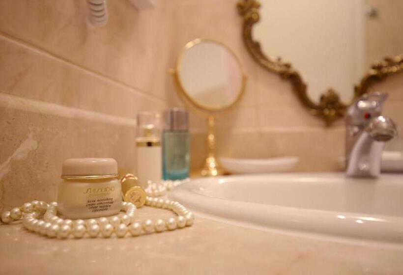 سوییت با چشم‌انداز دریا, Villa Triana Adults Only