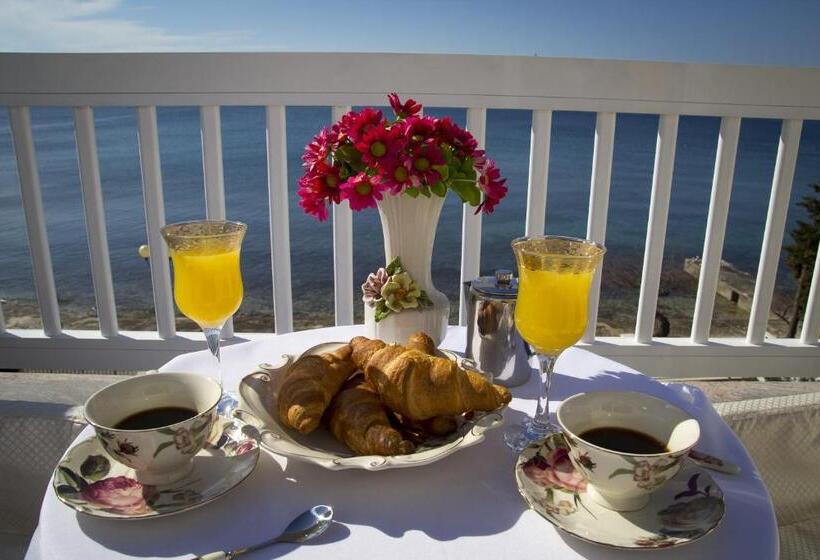 سوییت با چشم‌انداز دریا, Villa Triana Adults Only