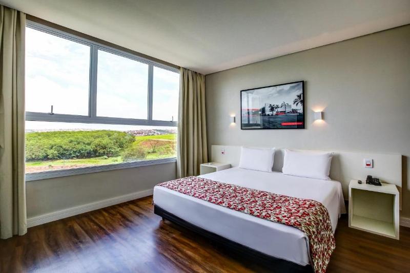 キングサイズベッドのスタンダードルーム, Best Western Plus Houston Atascocita Inn & Suites
