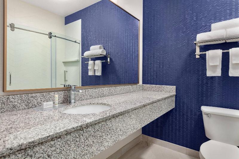 스탠다드 룸 킹사이즈 침대, Fairfield Inn Vacaville