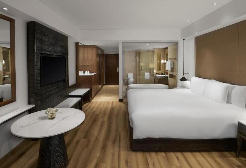 Club Room King Bed, Sheraton Hanoi West