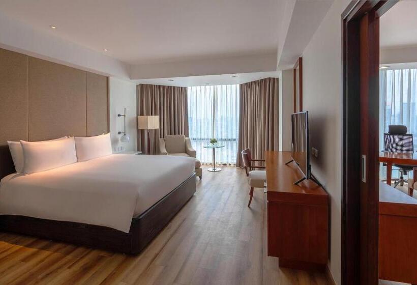 سوئیت کلاب, Sheraton Hanoi West