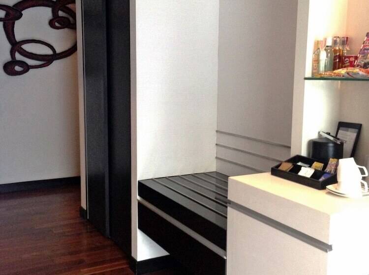 سوییت جونیور, Park Plaza Bangkok Soi 18