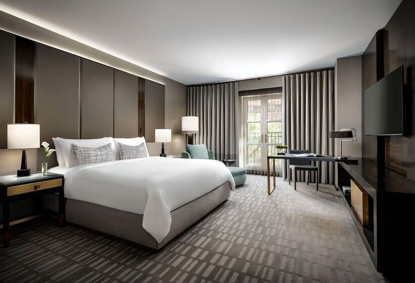 デラックスルーム, The Hazelton