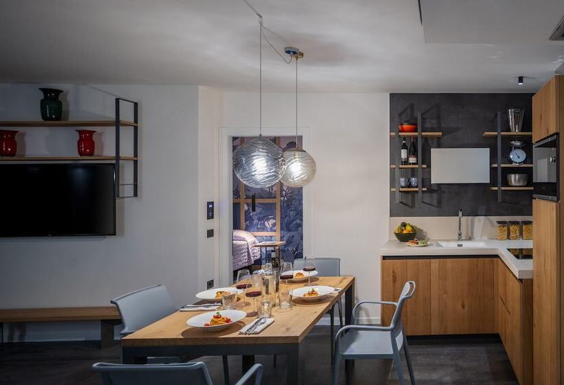 شقة غرفتين نوم مزودة بتراس, Aris Apartments & Sky Pool   Tonelli Hotels   Adult Friendly
