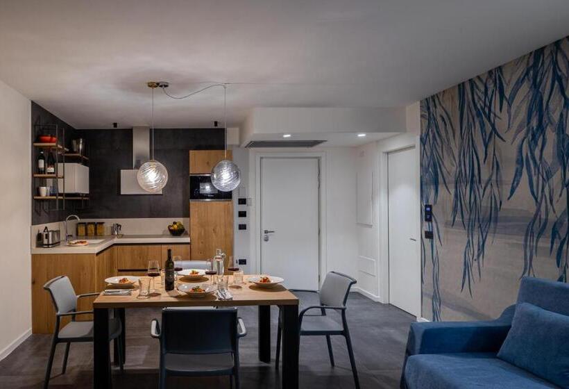 شقة غرفتين نوم مزودة بشُرفة, Aris Apartments & Sky Pool   Tonelli Hotels   Adult Friendly