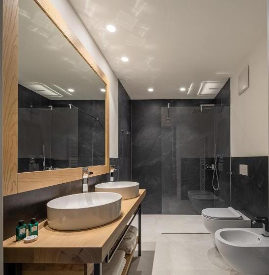 شقة غرفتين نوم مزودة بتراس, Aris Apartments & Sky Pool   Tonelli Hotels   Adult Friendly