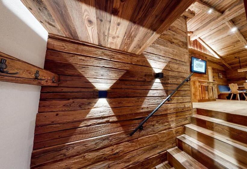 Apartamento 1 Dormitório com Sacada, Stadl Chalet Ischgl