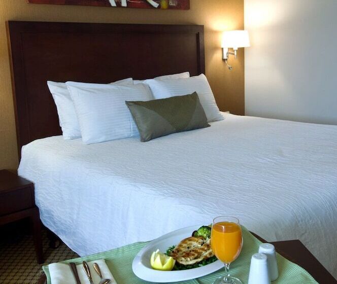 Номер Deluxe, Hilton Garden Inn Riyadh Olaya