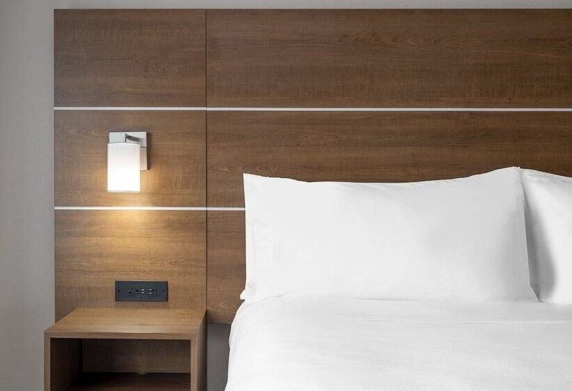 Люкс 2 Спальни, Holiday Inn Express & Suites Dallas East   Fair Park, An Ihg