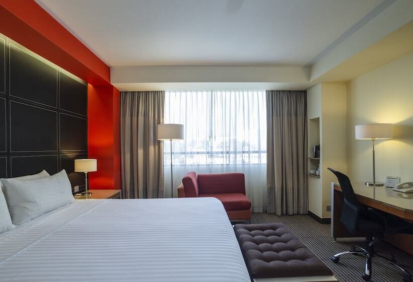スイート, Holiday Inn Mexico City Plaza Universidad, An Ihg