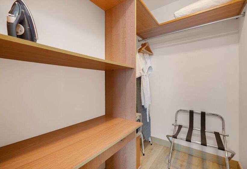 Люкс 2 Спальни, Novelty Suites