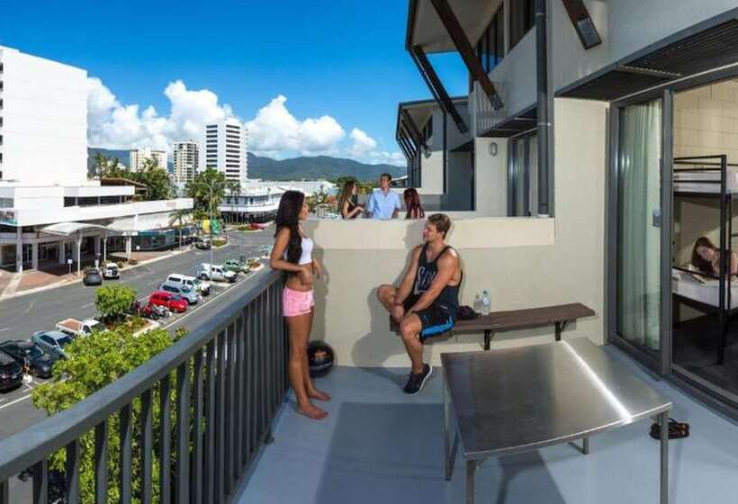 공동 객실, Gilligan S Hotel & Resort Cairns