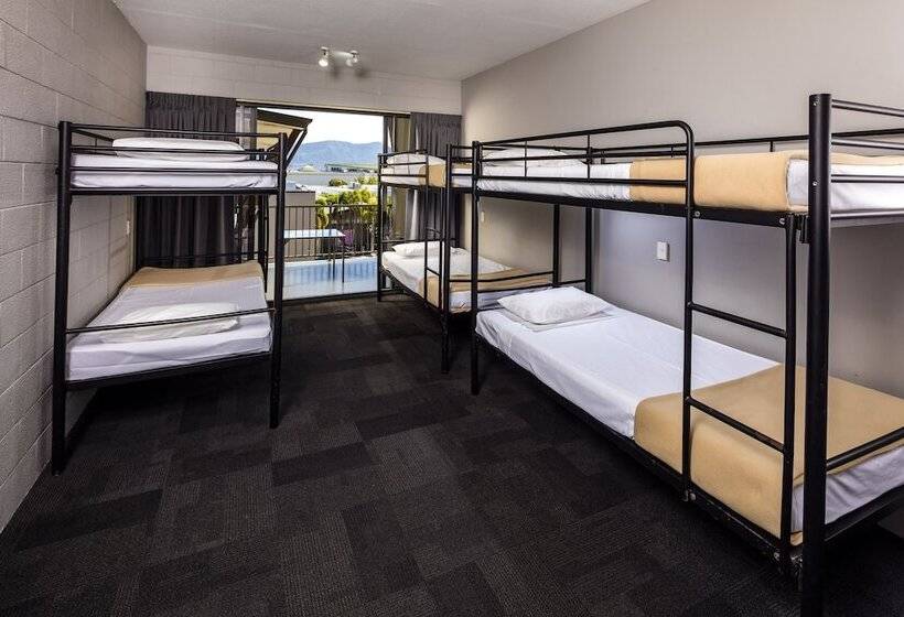 공동 객실, Gilligan S Hotel & Resort Cairns